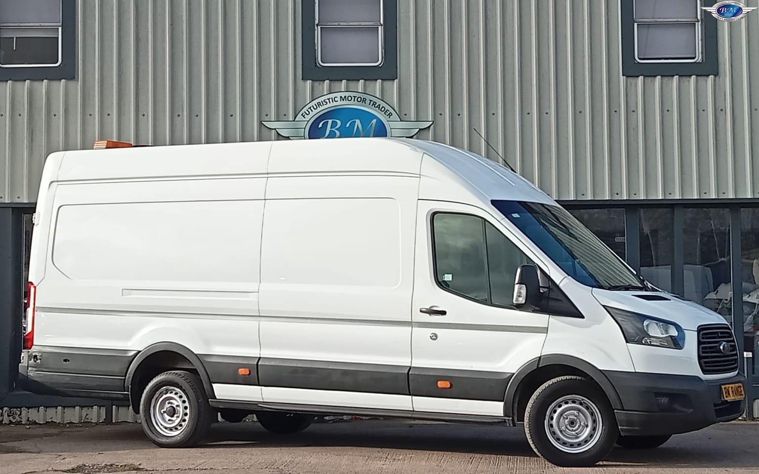 Ford Transit - image 1 of 20