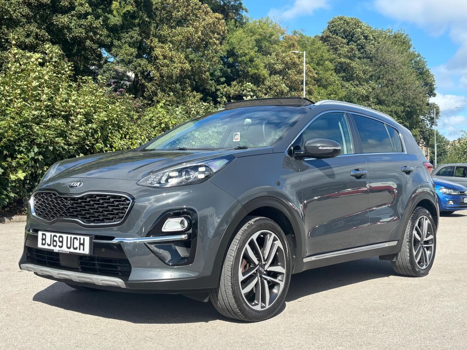 Kia Sportage - image 1 of 44