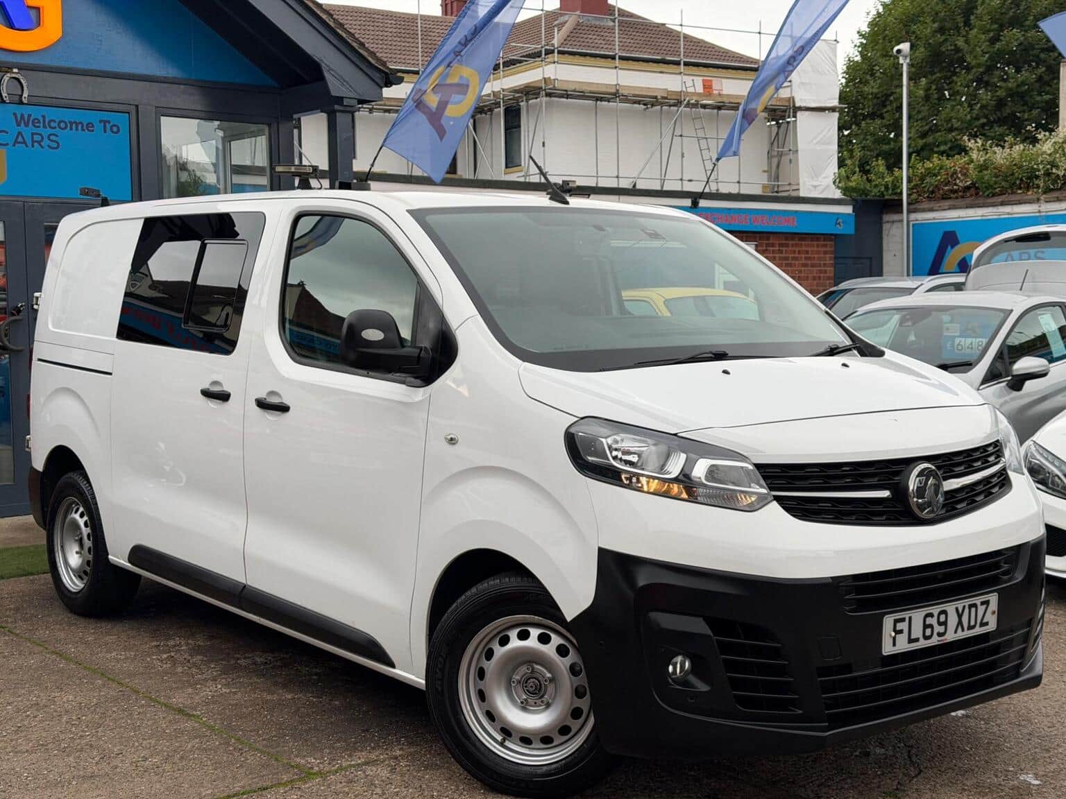 Vauxhall Vivaro - image 1 of 80