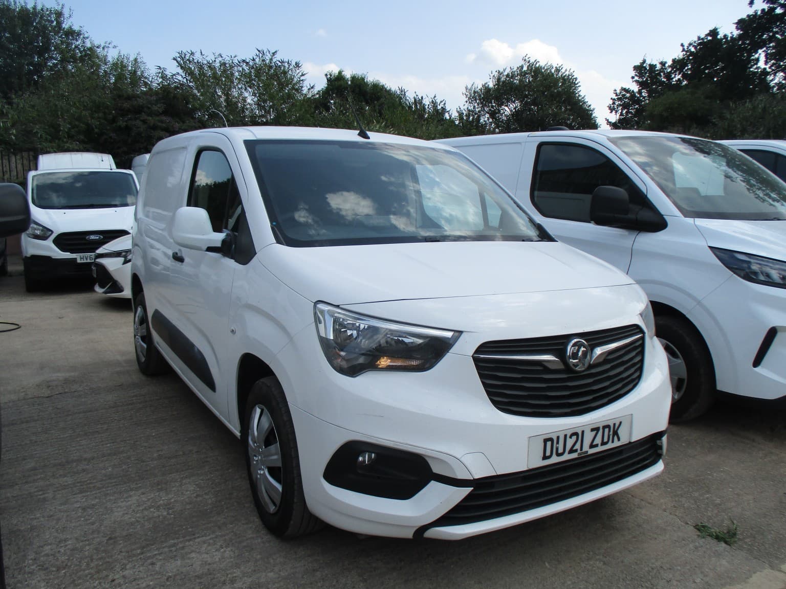 Vauxhall Combo - image 1 of 11