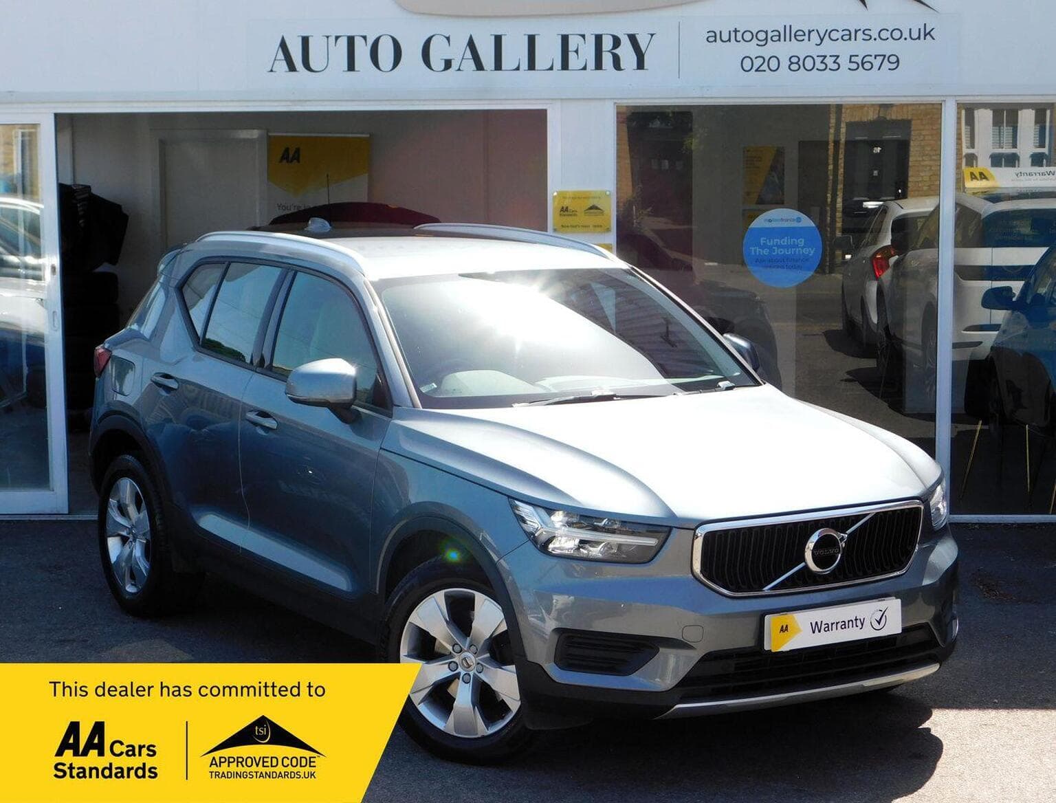 Volvo XC40 - image 1 of 100