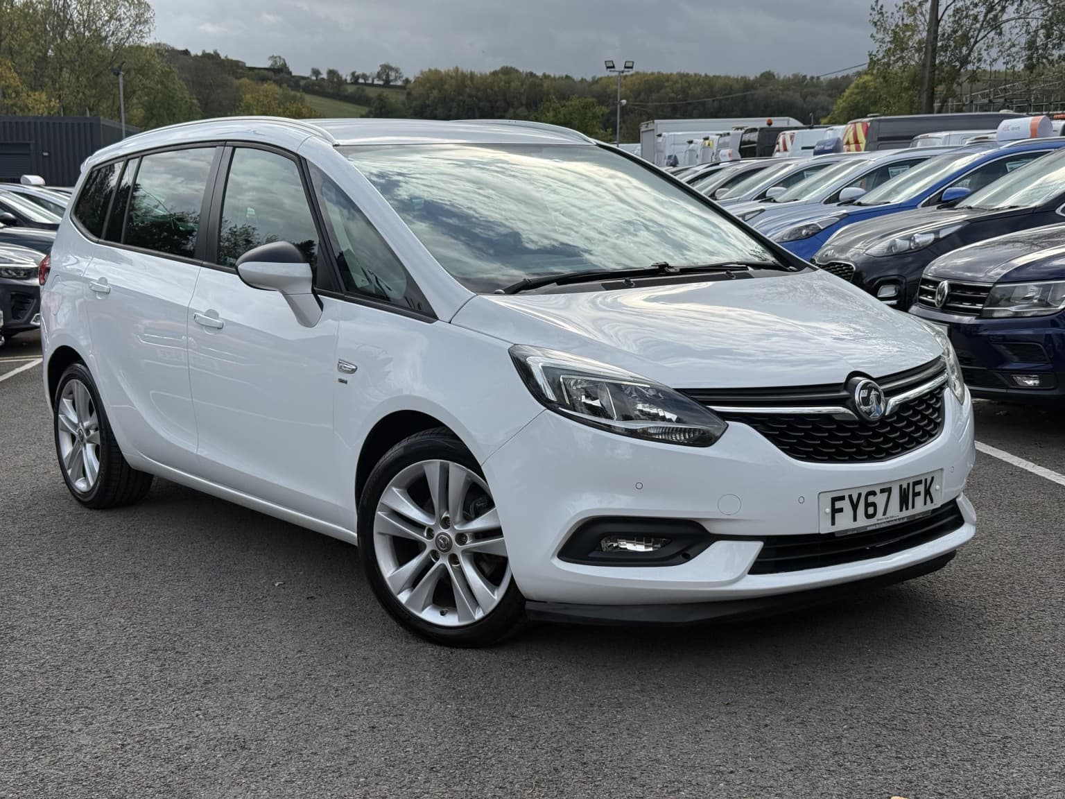 Vauxhall Zafira Tourer - image 1 of 56