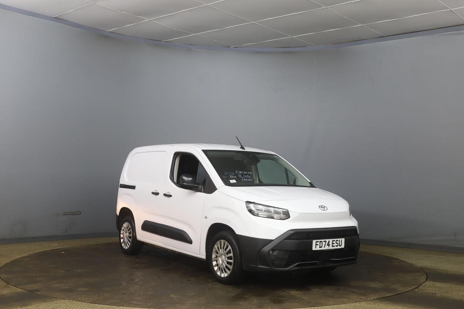 Toyota Proace City - image 1 of 13