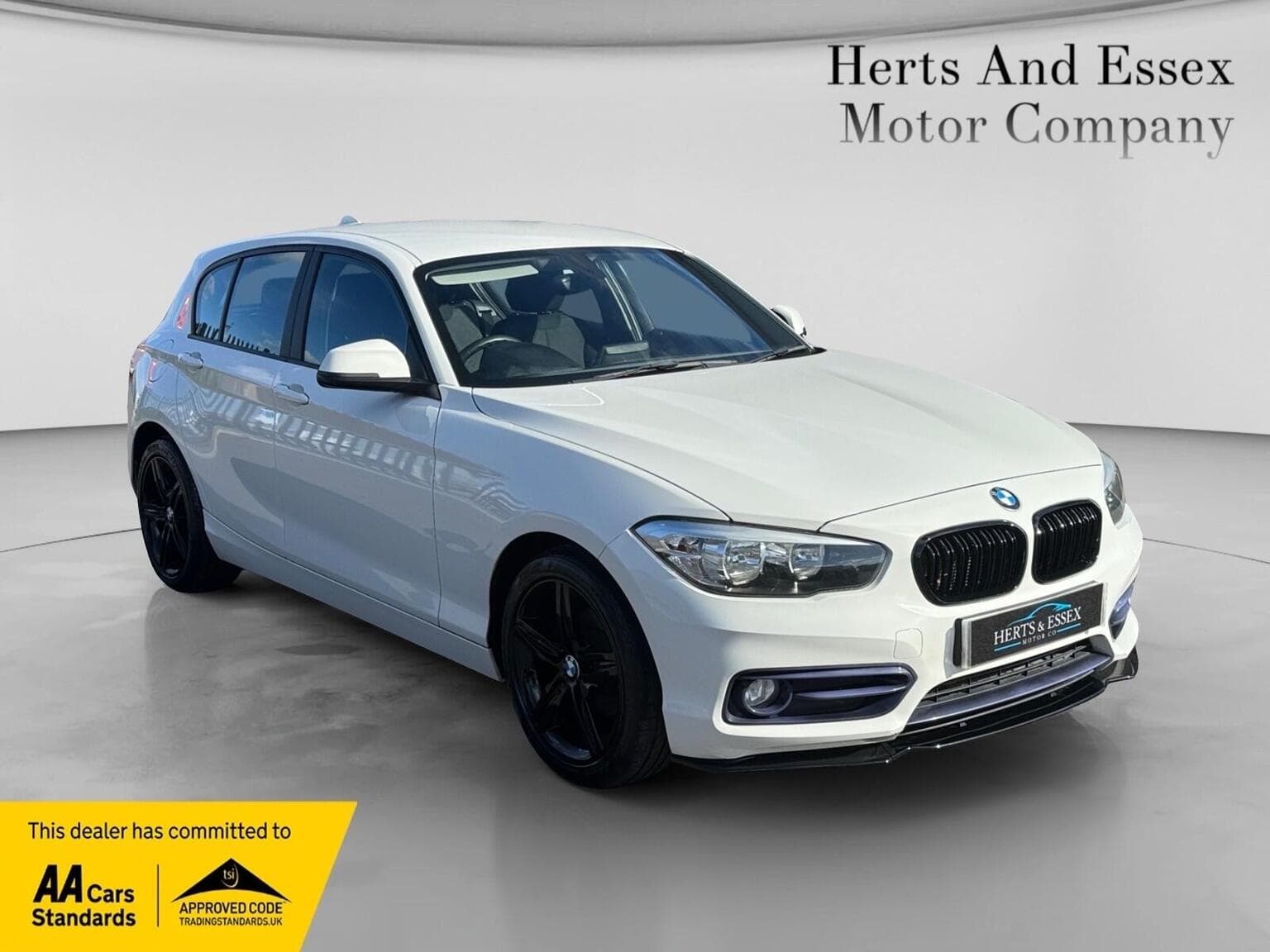 BMW 1 Series - image 1 of 31