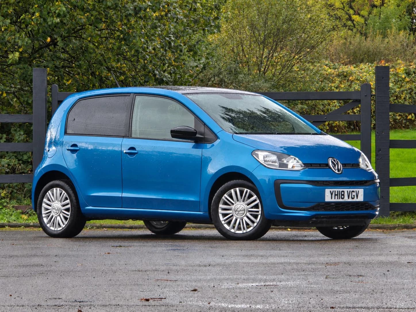 Volkswagen up! - image 1 of 21