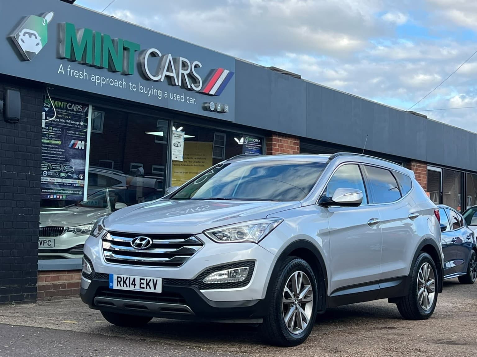 Hyundai Santa Fe - image 1 of 45