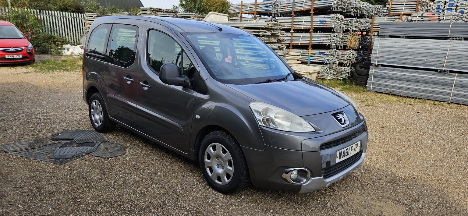 Peugeot Partner Tepee - image 1 of 2