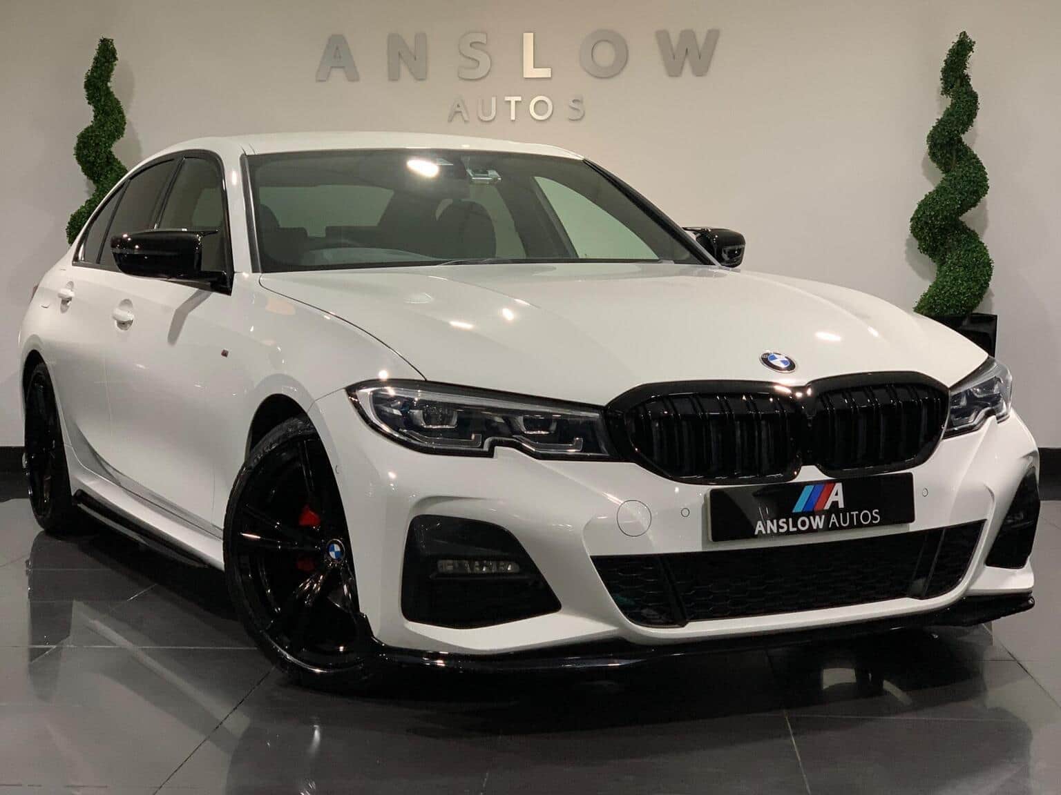 BMW 3 Series - image 1 of 100