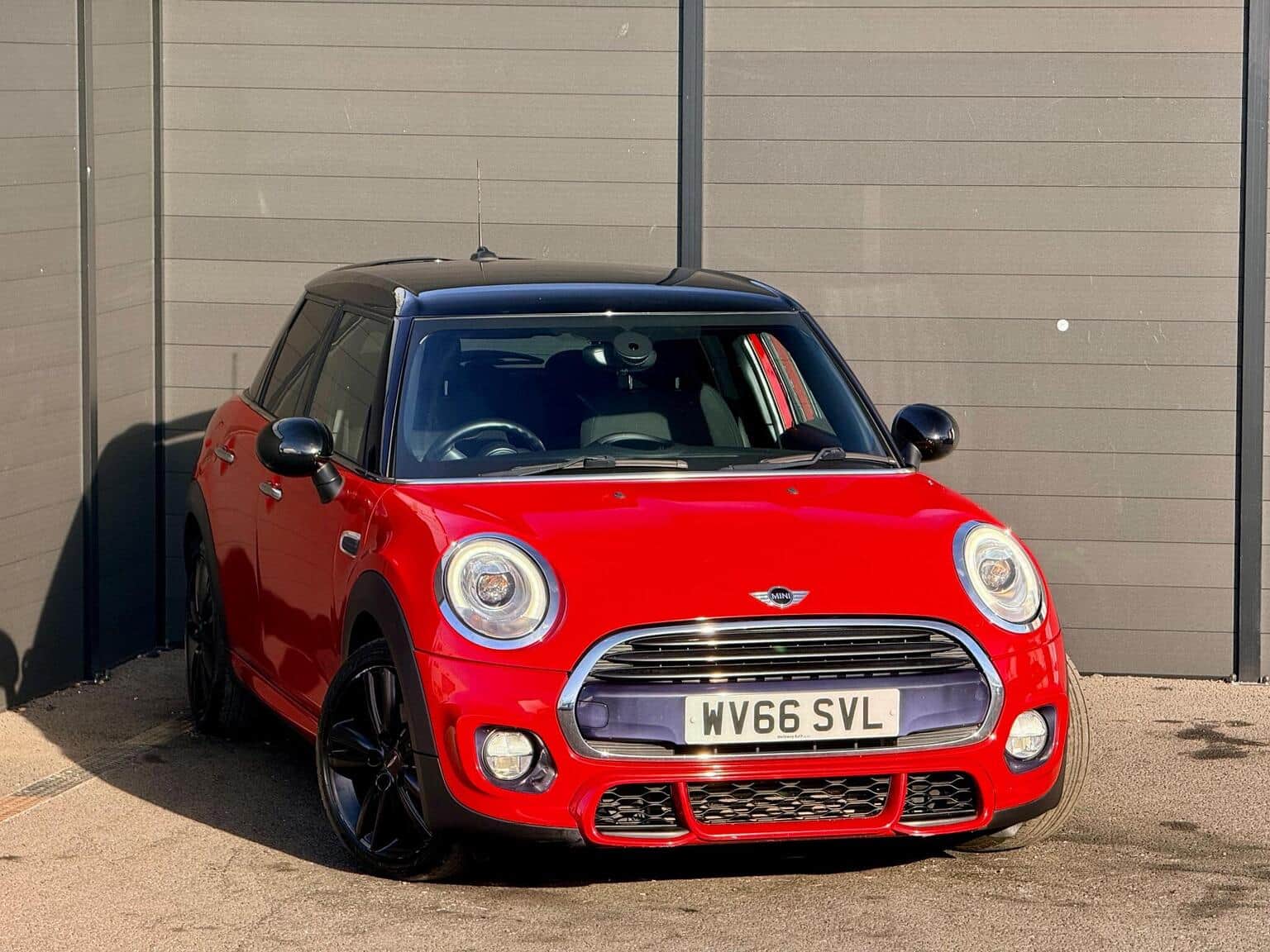 MINI Hatch - image 1 of 60