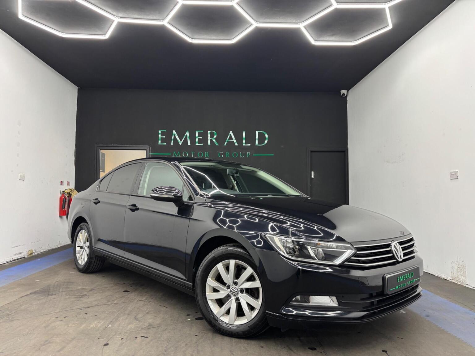 Volkswagen Passat - image 1 of 50