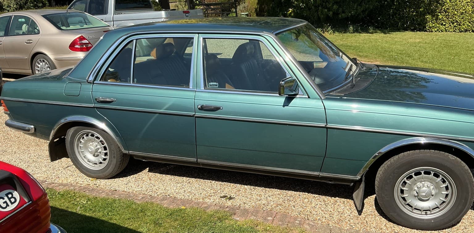 Mercedes-Benz 230 - image 1 of 4