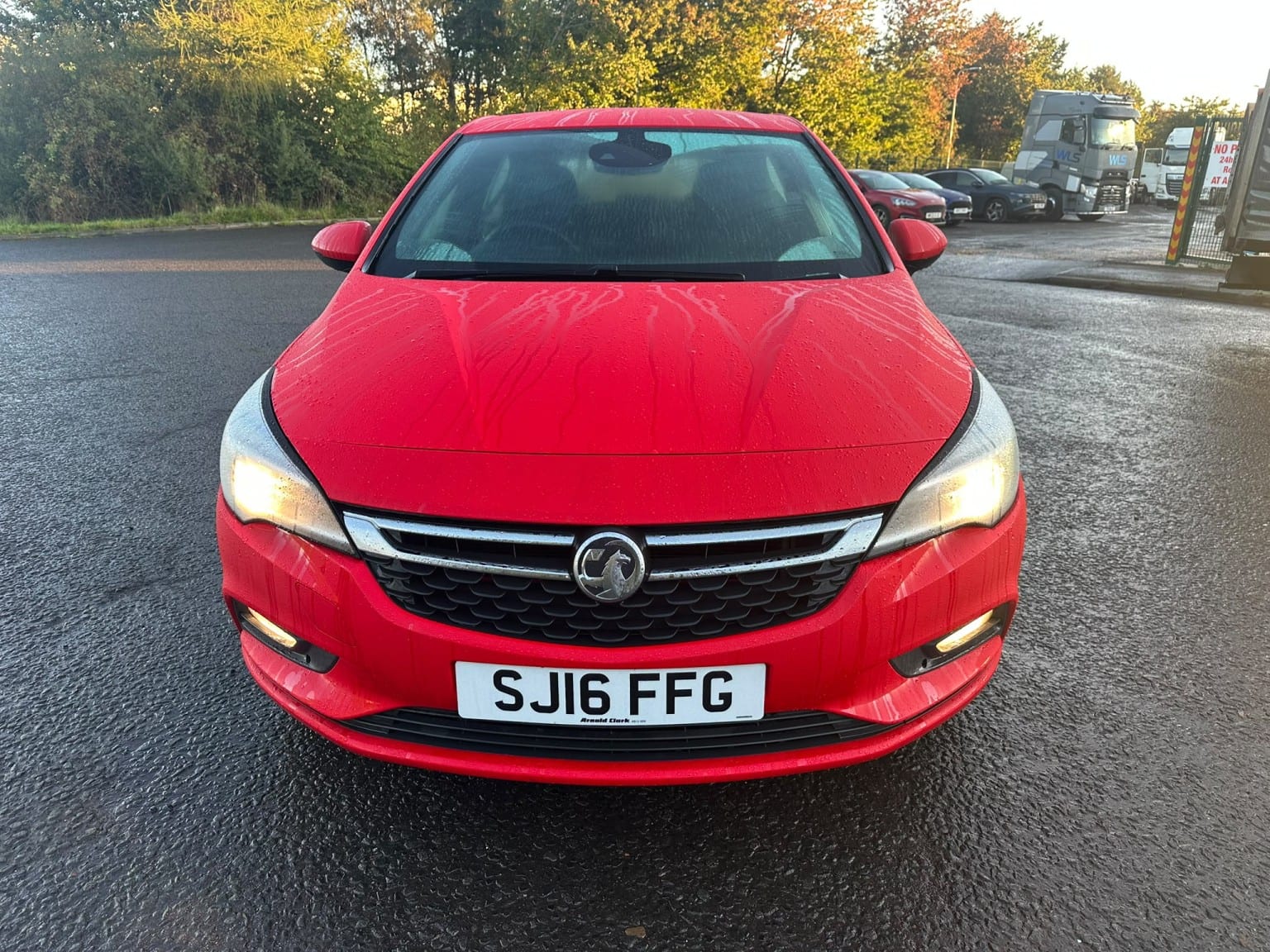 Vauxhall Astra - image 1 of 32