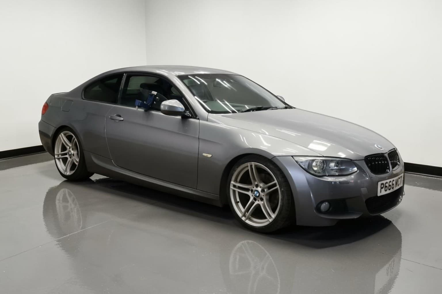 BMW 3 Series - image 1 of 10