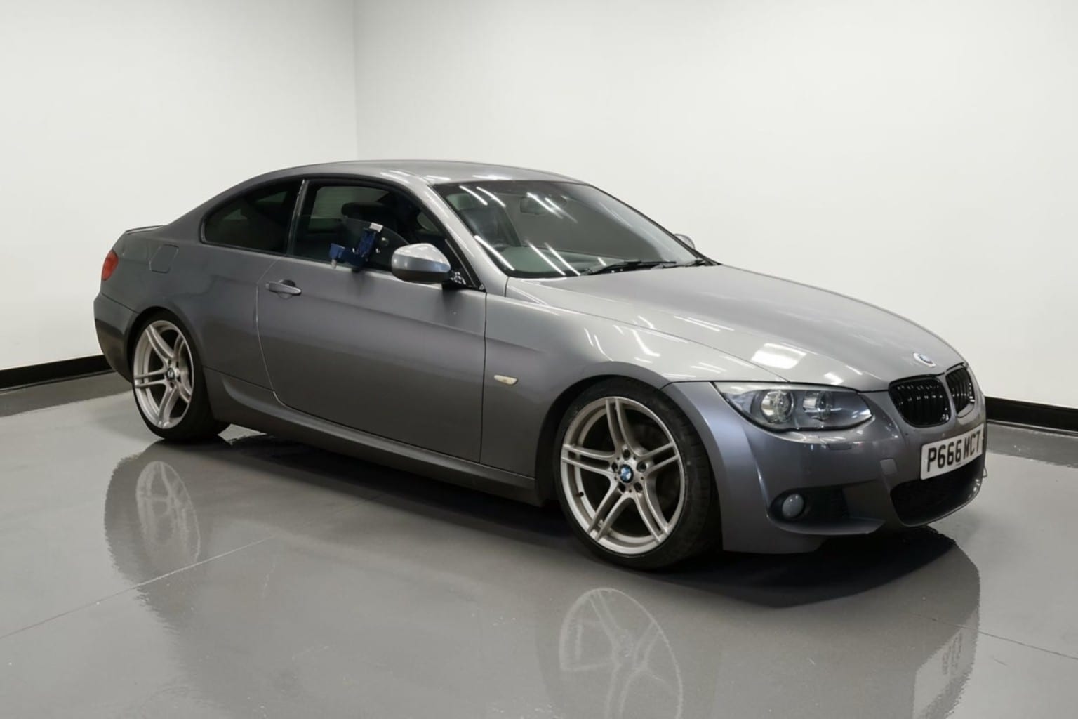 BMW 3 Series - image 1 of 10