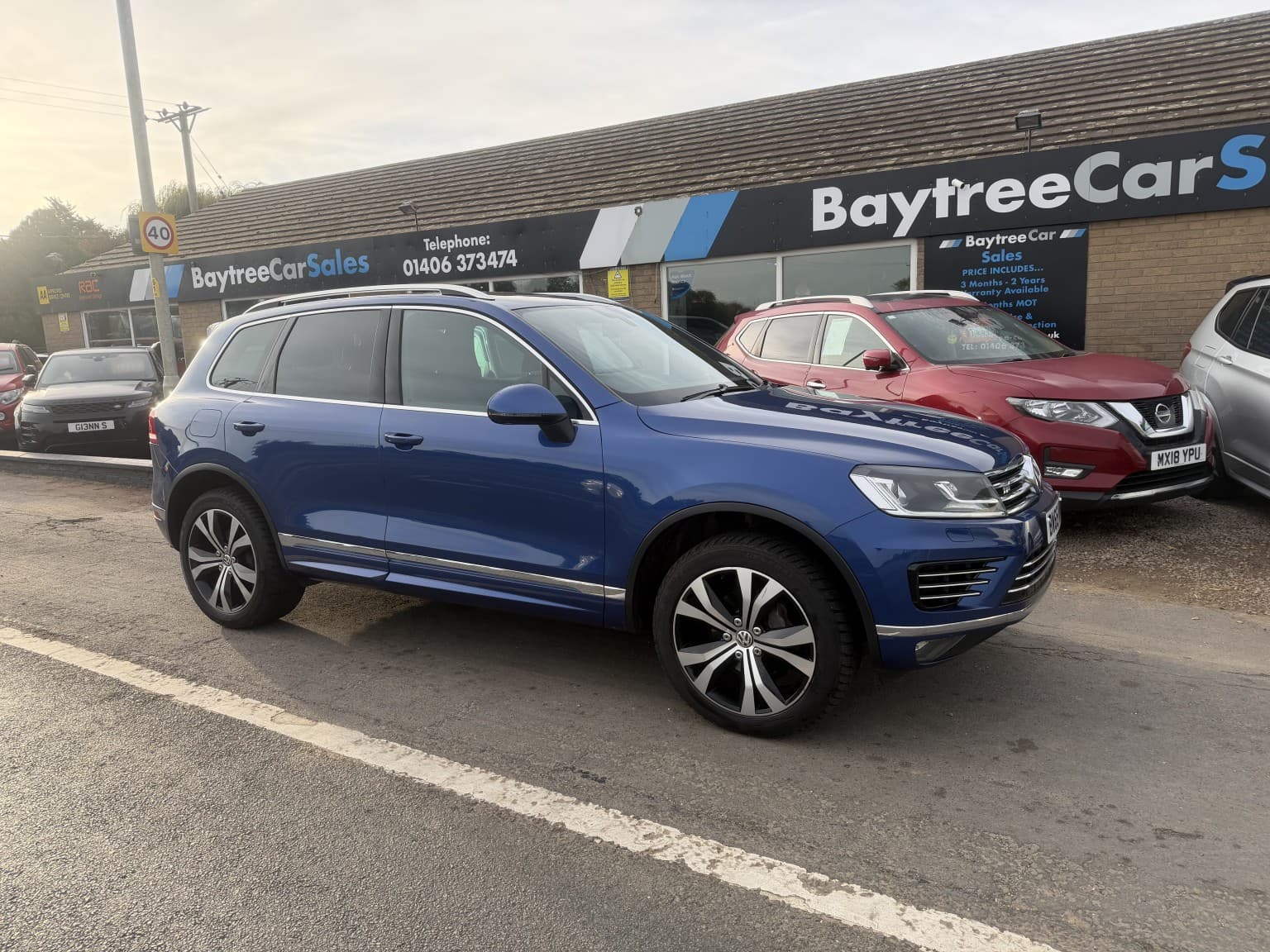 Volkswagen Touareg - image 1 of 20