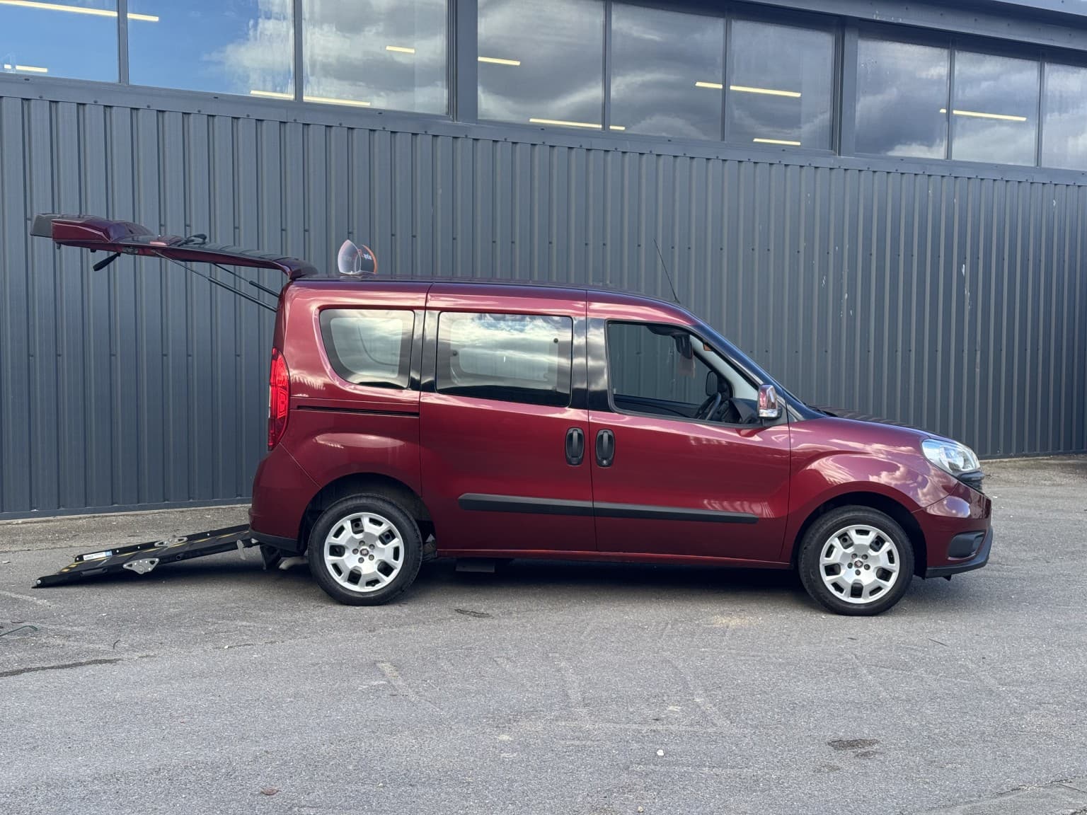 Fiat Doblo - image 1 of 11