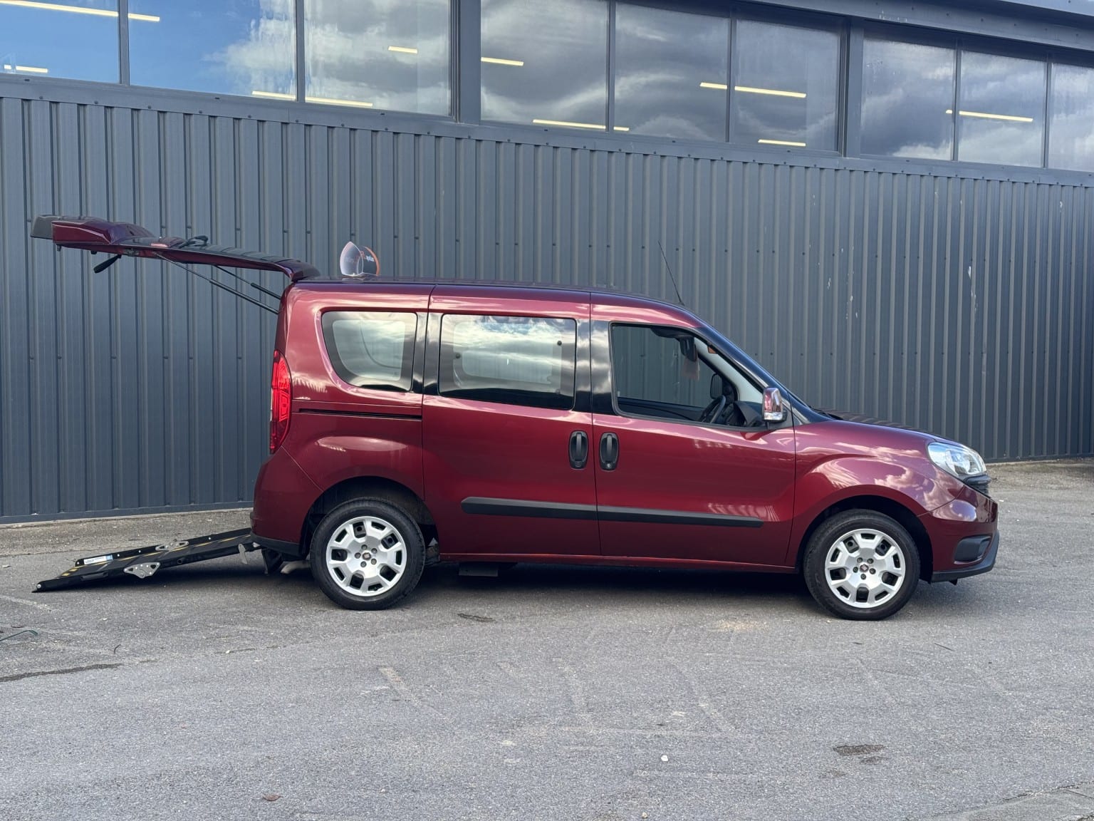 Fiat Doblo - image 1 of 11