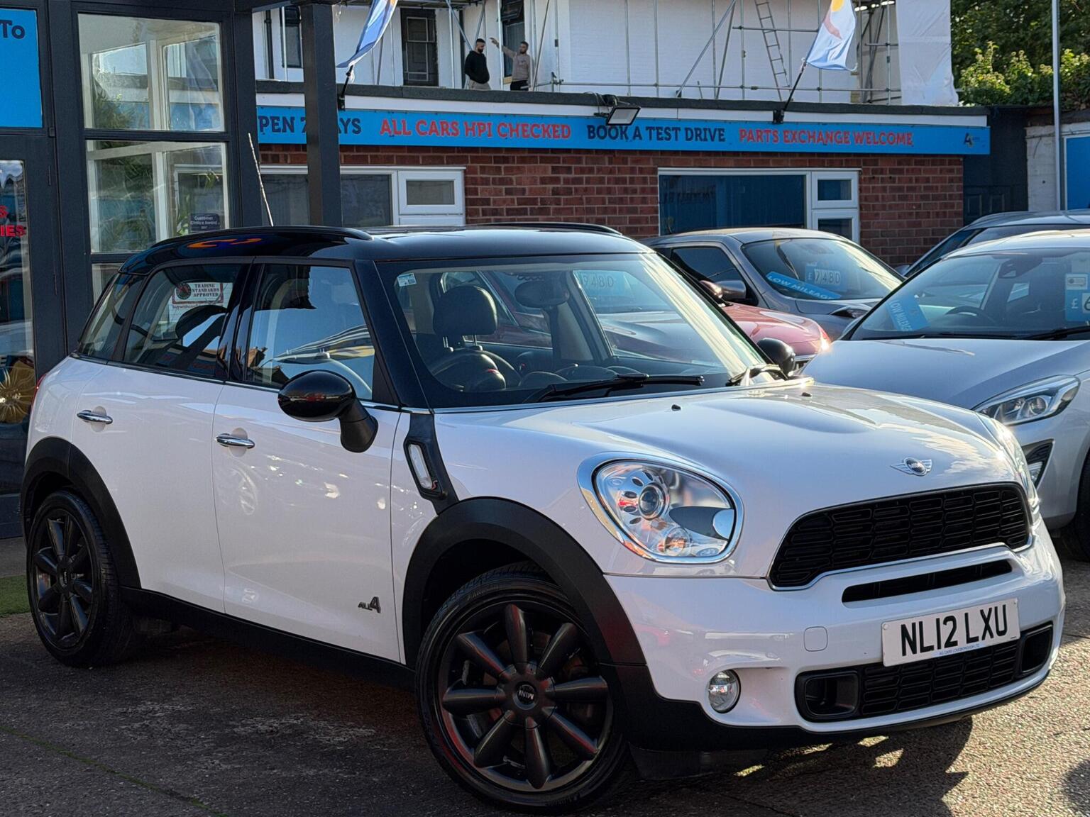MINI Countryman - image 1 of 66