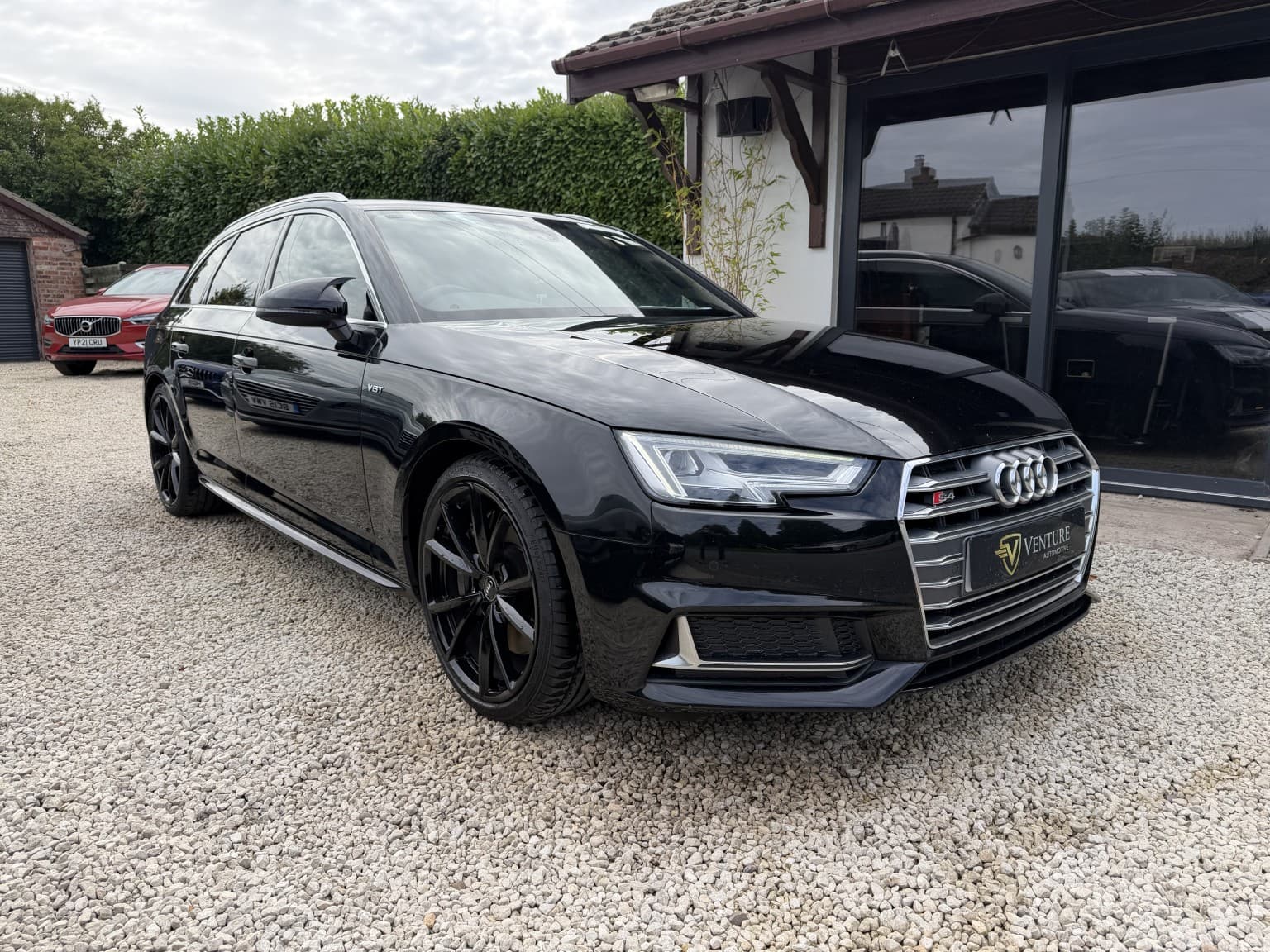 Audi S4 Avant - image 1 of 35