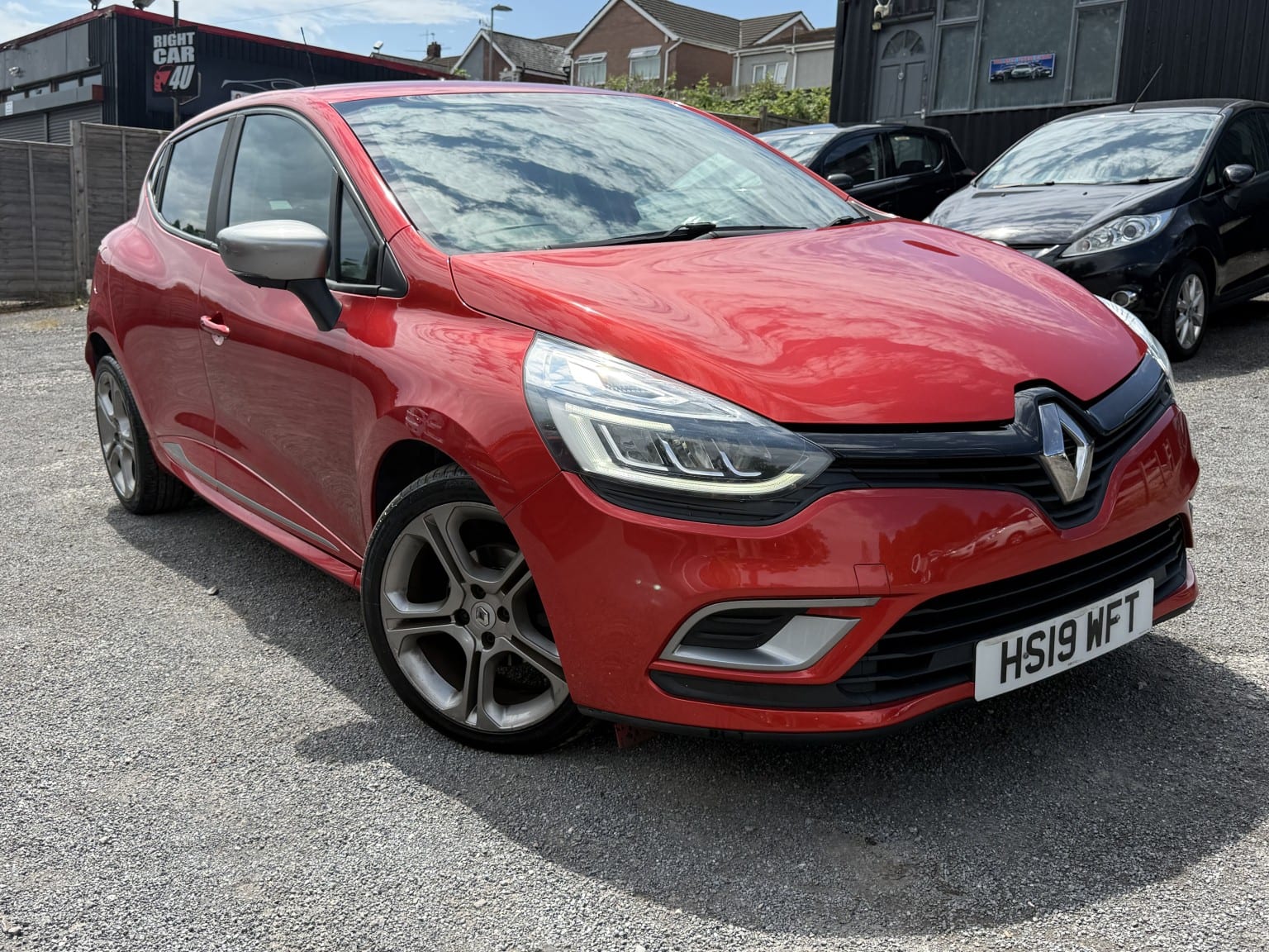 Renault Clio - image 1 of 23