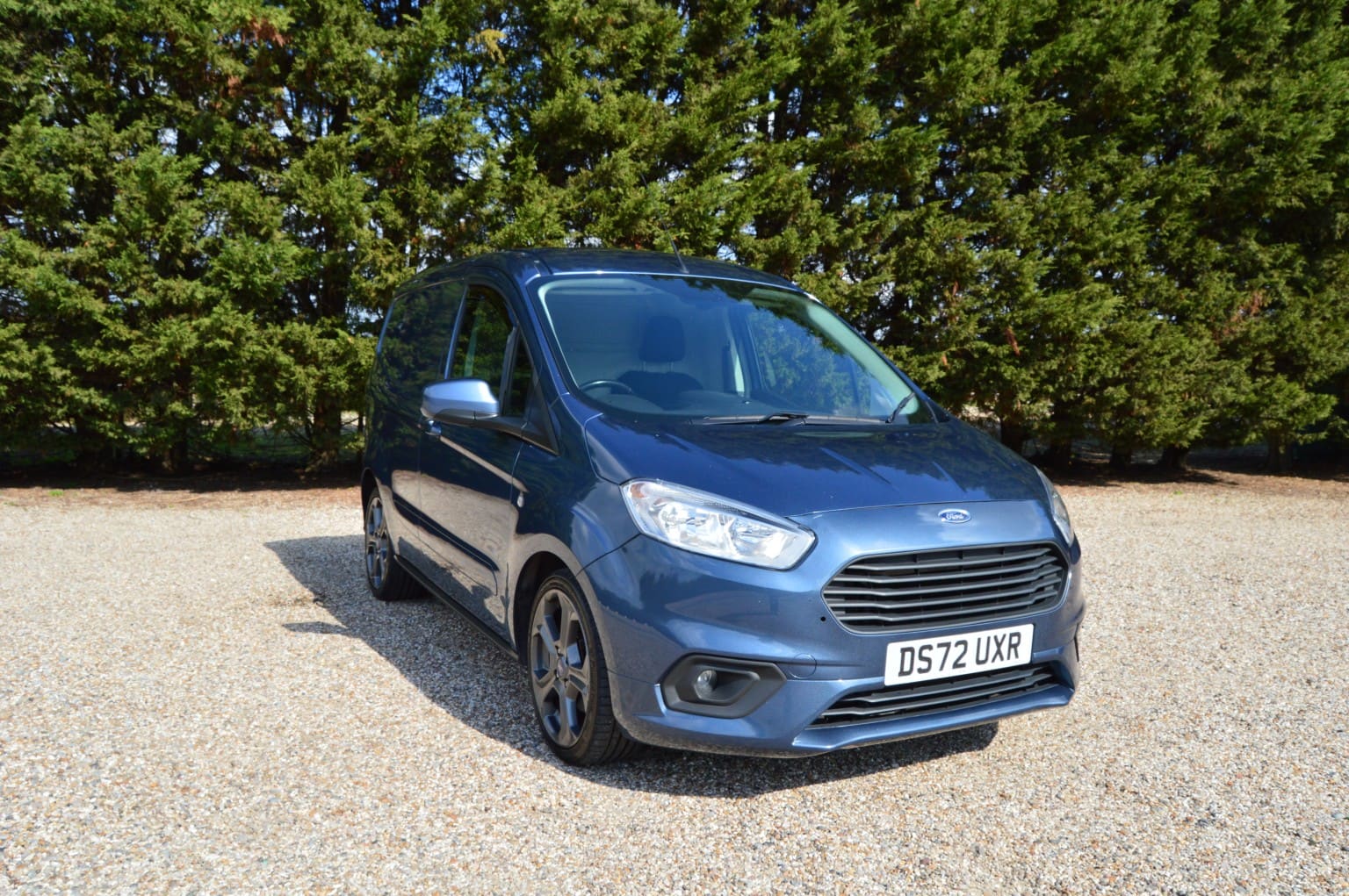 Ford Transit Courier - image 1 of 43