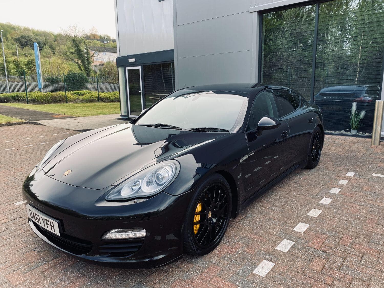 Porsche Panamera - image 1 of 54