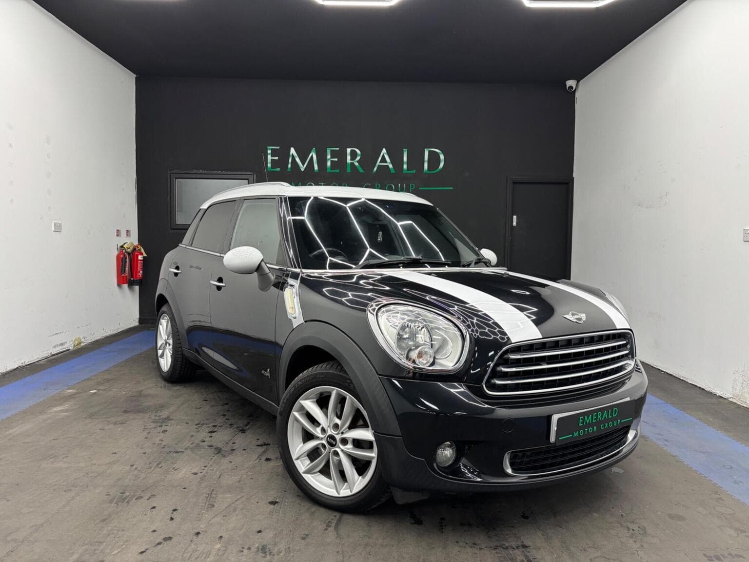 MINI Countryman - image 1 of 78