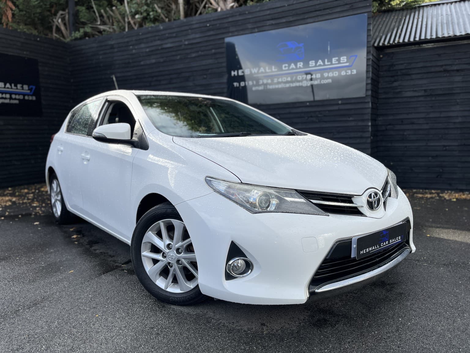 Toyota Auris - image 1 of 23