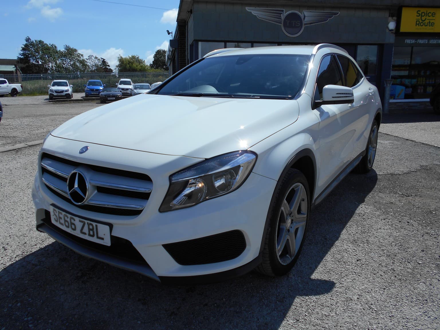 Mercedes-Benz GLA - image 1 of 29