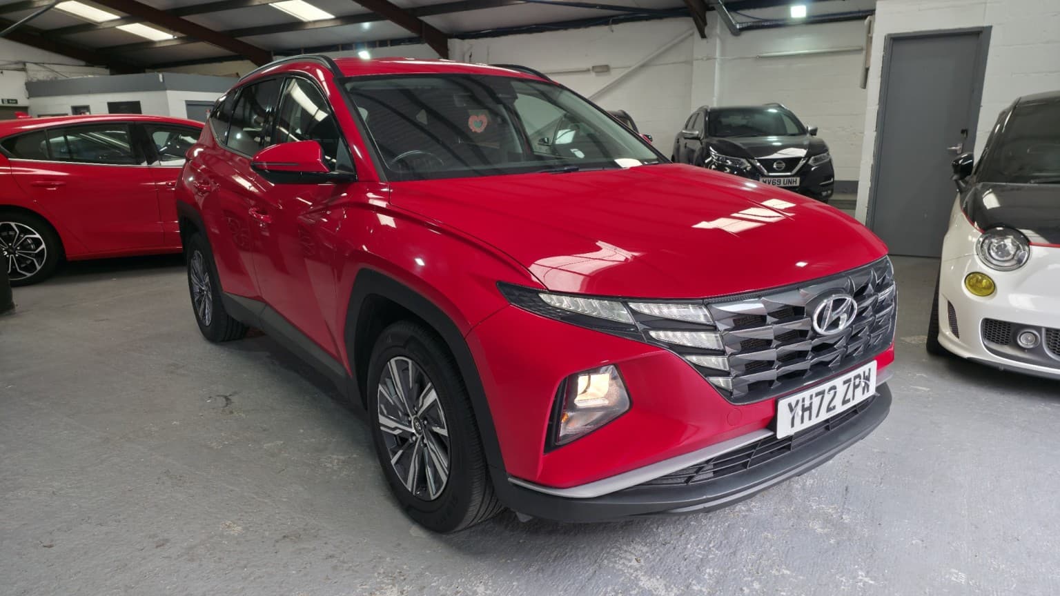 Hyundai Tucson - image 1 of 16