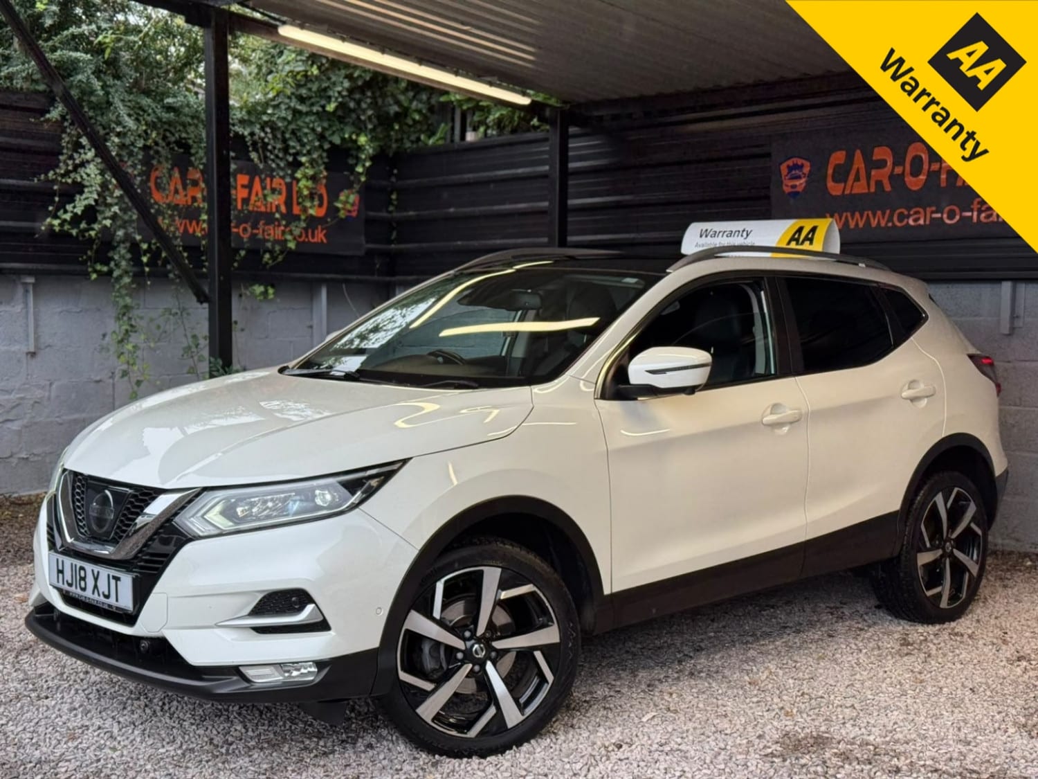 2018 Nissan Qashqai 1.5 dCi Tekna in white — photo 1 of 37