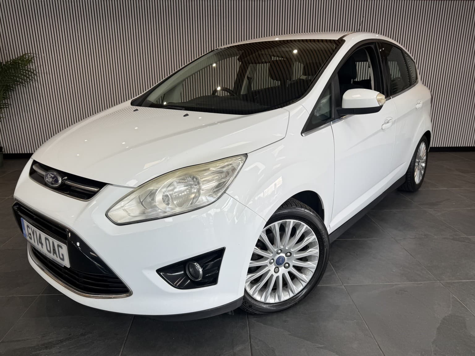 Ford C-MAX - image 1 of 29