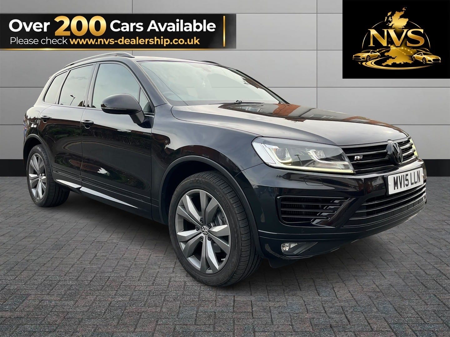 Volkswagen Touareg - image 1 of 16