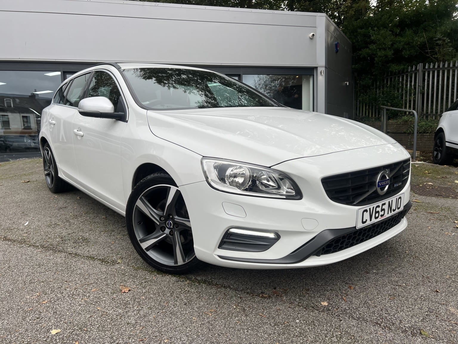 Volvo V60 - image 1 of 19