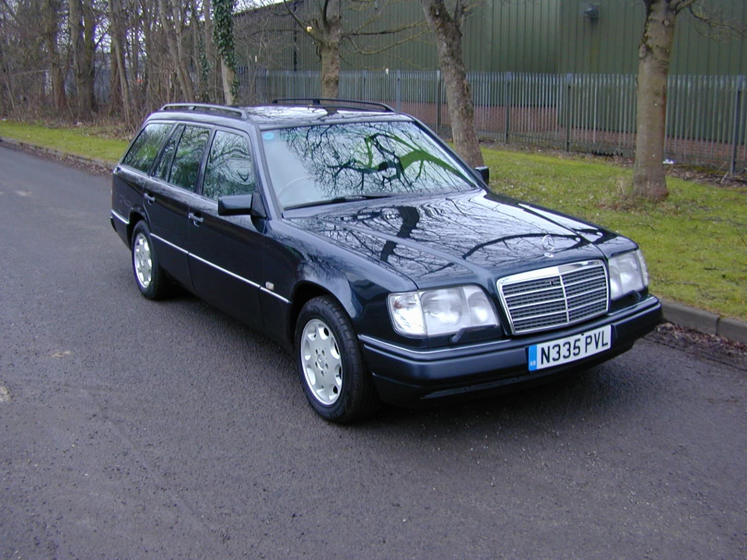 Mercedes-Benz 320 - image 1 of 89