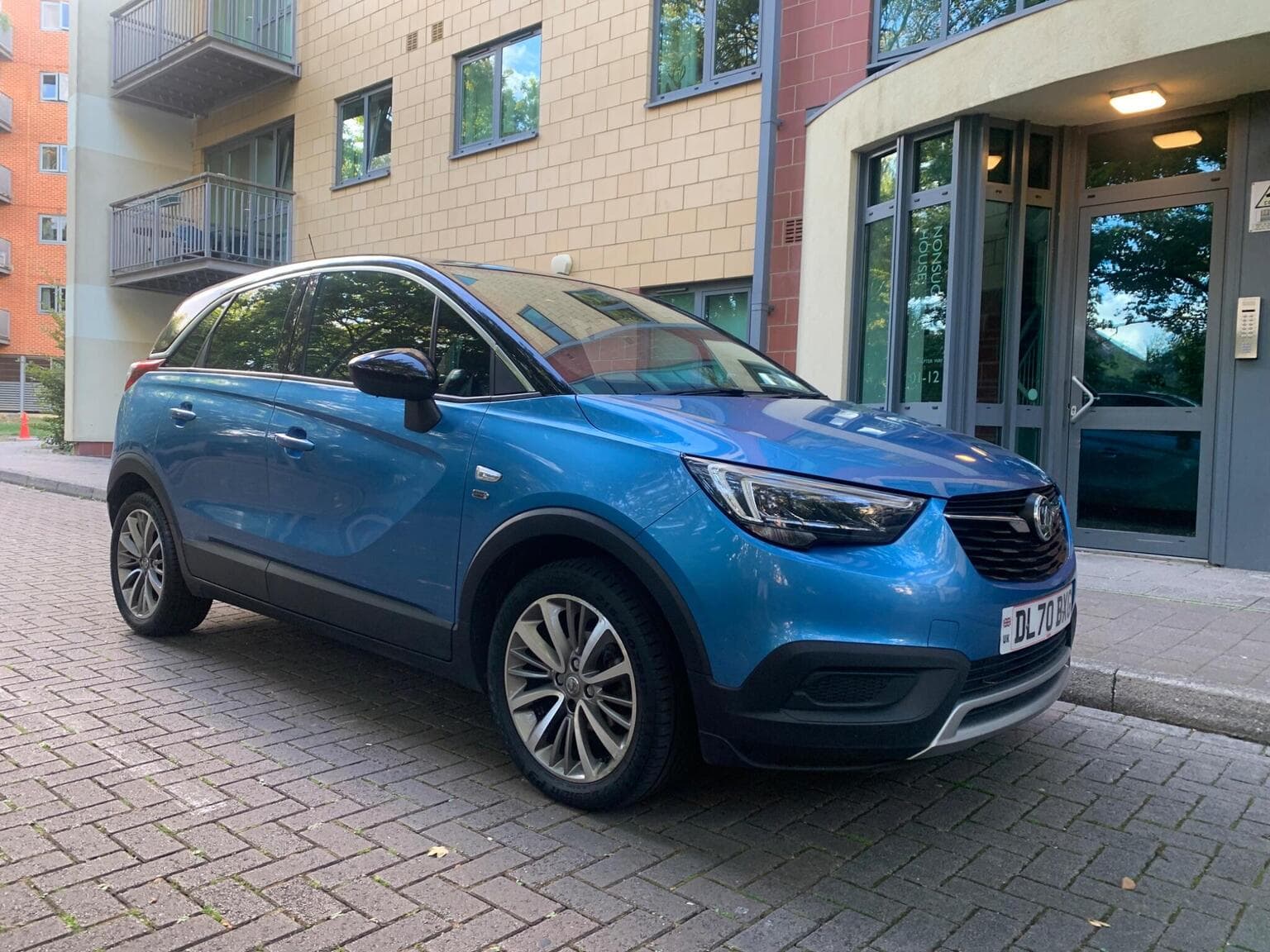 Vauxhall Crossland X - image 1 of 35