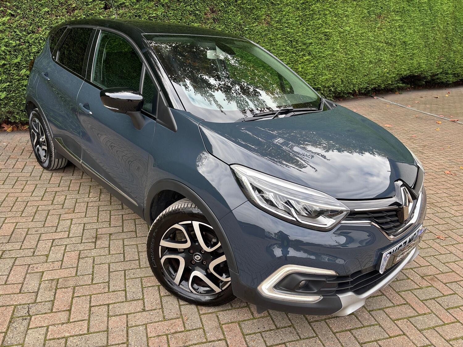 Renault Captur - image 1 of 38