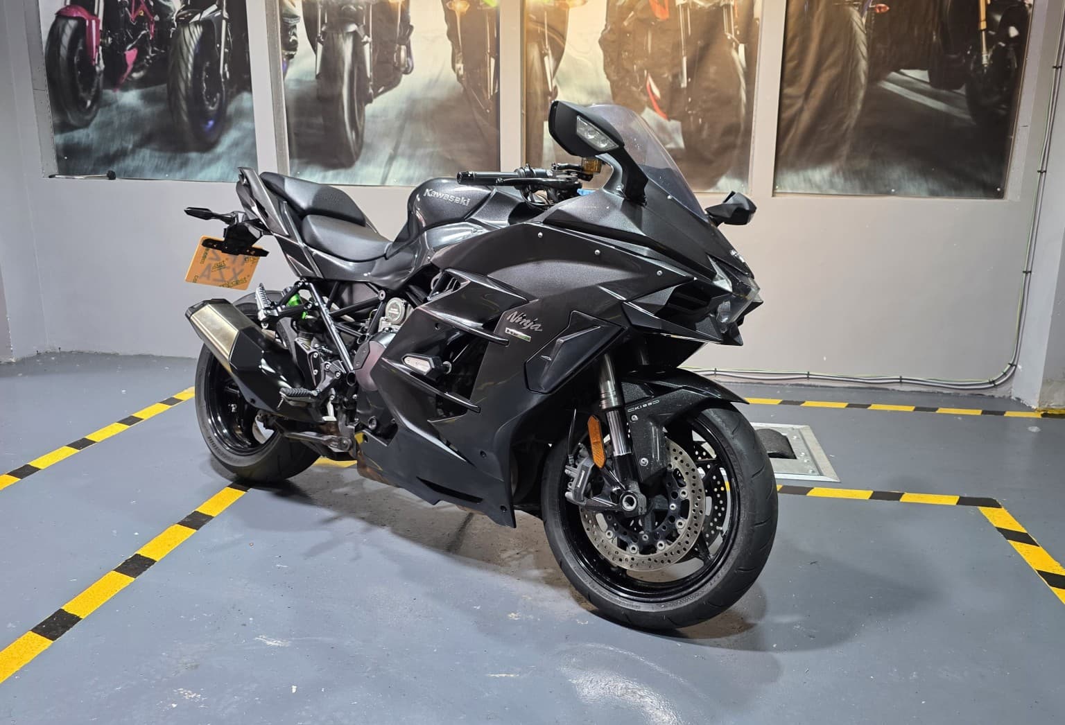 Kawasaki Ninja H2 SX - image 1 of 43