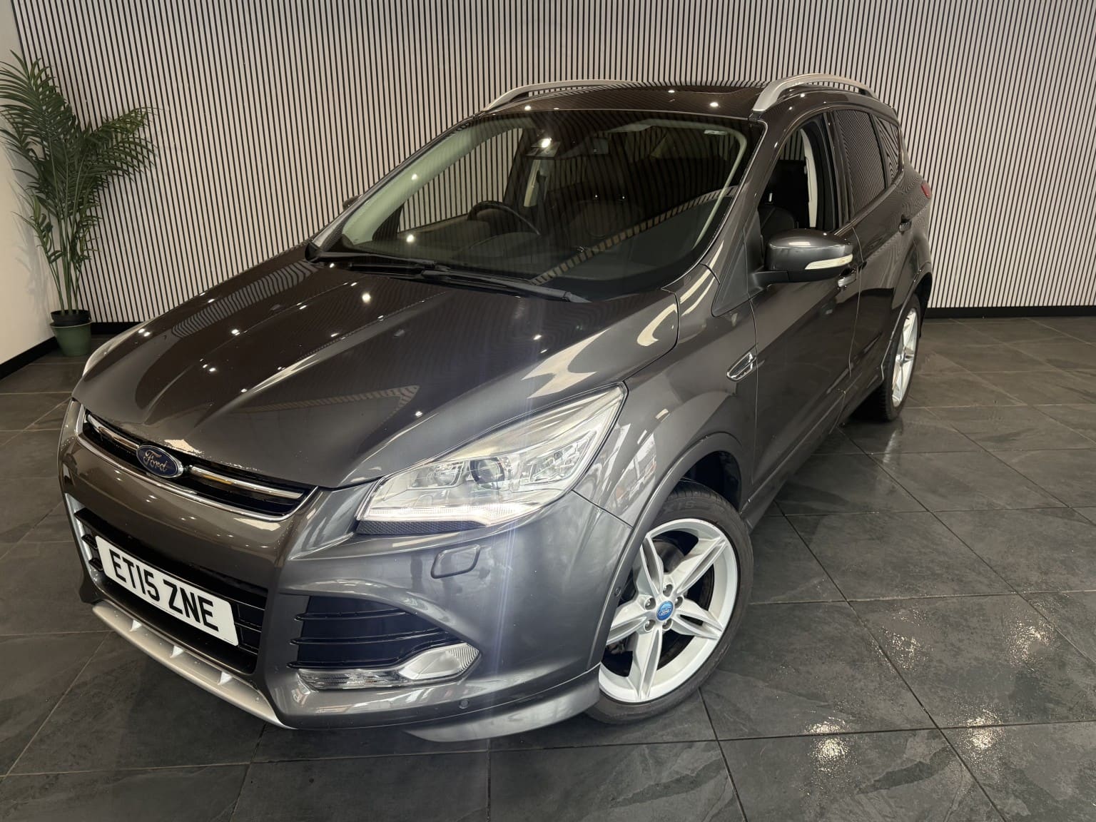 Ford Kuga - image 1 of 32