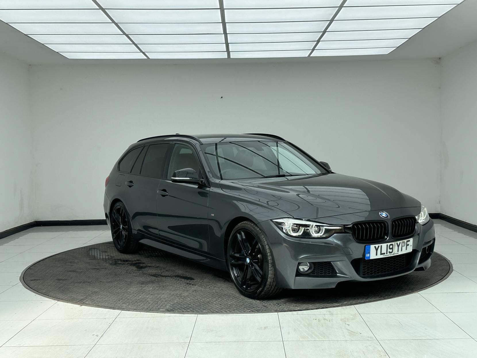 BMW 3 Series - image 1 of 59