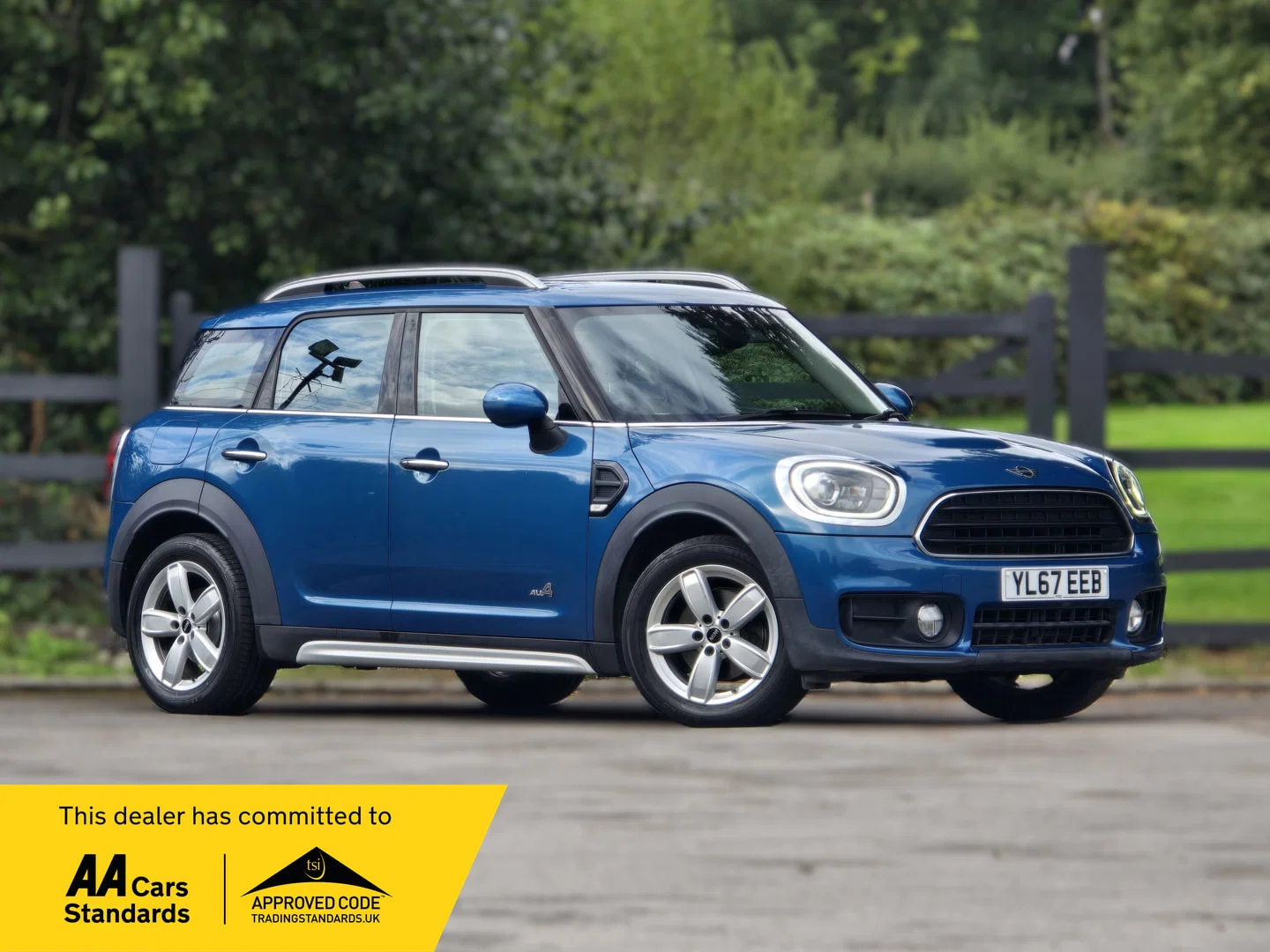 MINI Countryman - image 1 of 28