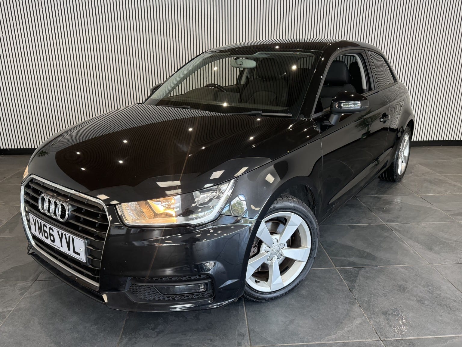 Audi A1 - image 1 of 27