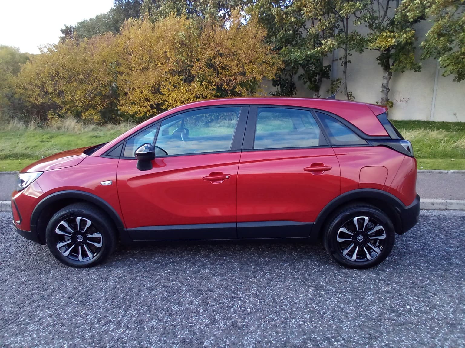 Vauxhall Crossland - image 1 of 16