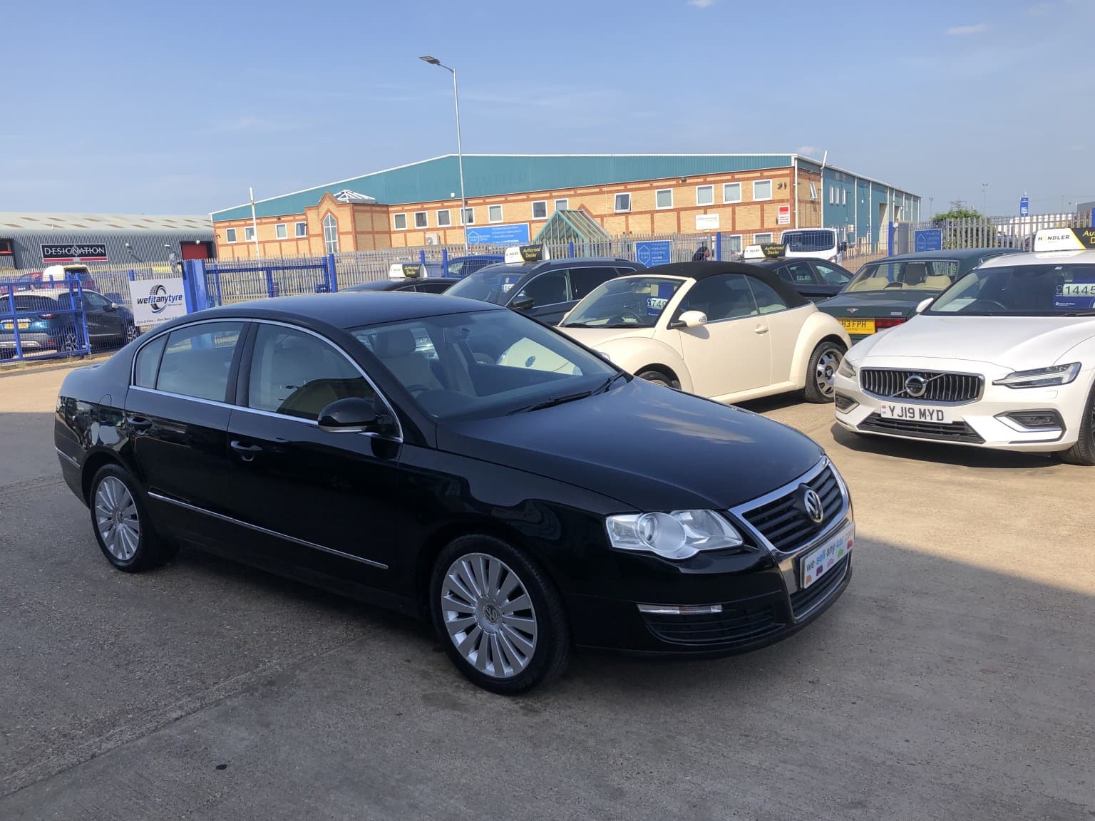 Volkswagen Passat - image 1 of 23