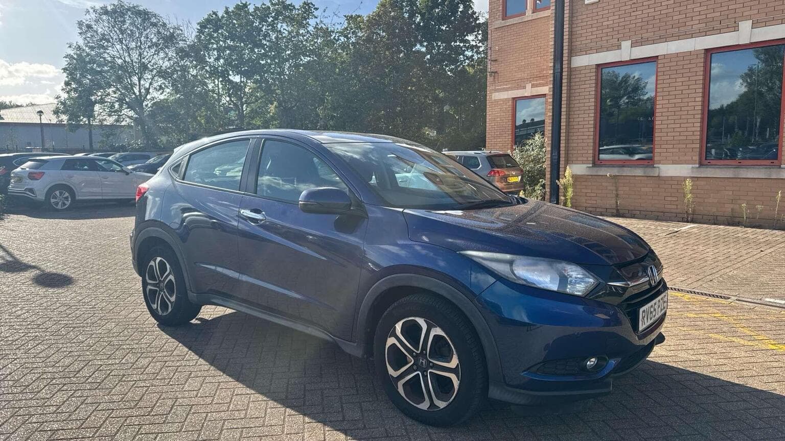Honda HR-V - image 1 of 15