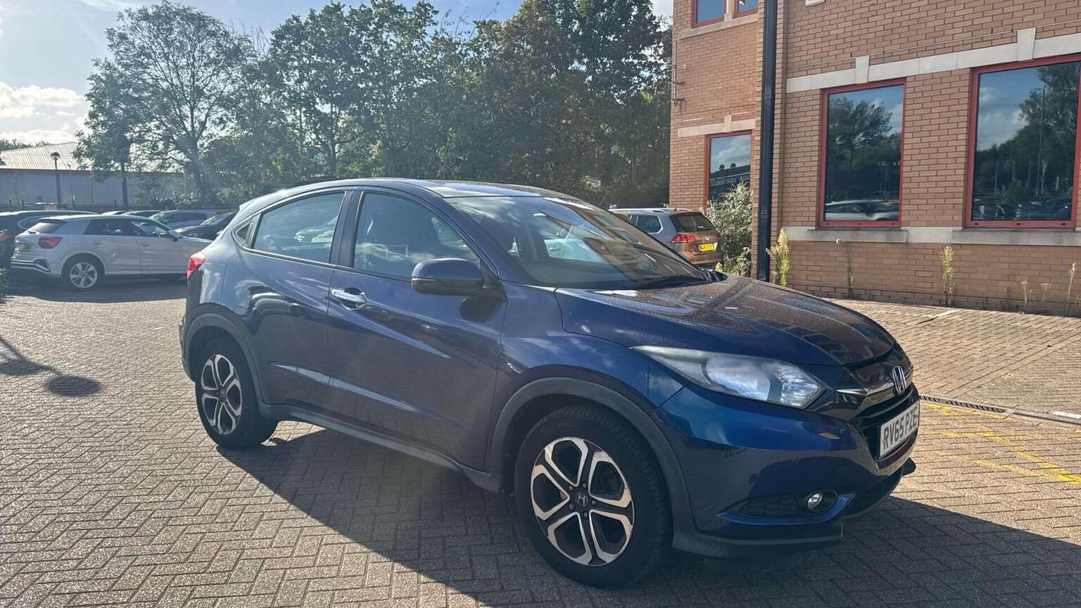 Honda HR-V - image 1 of 15