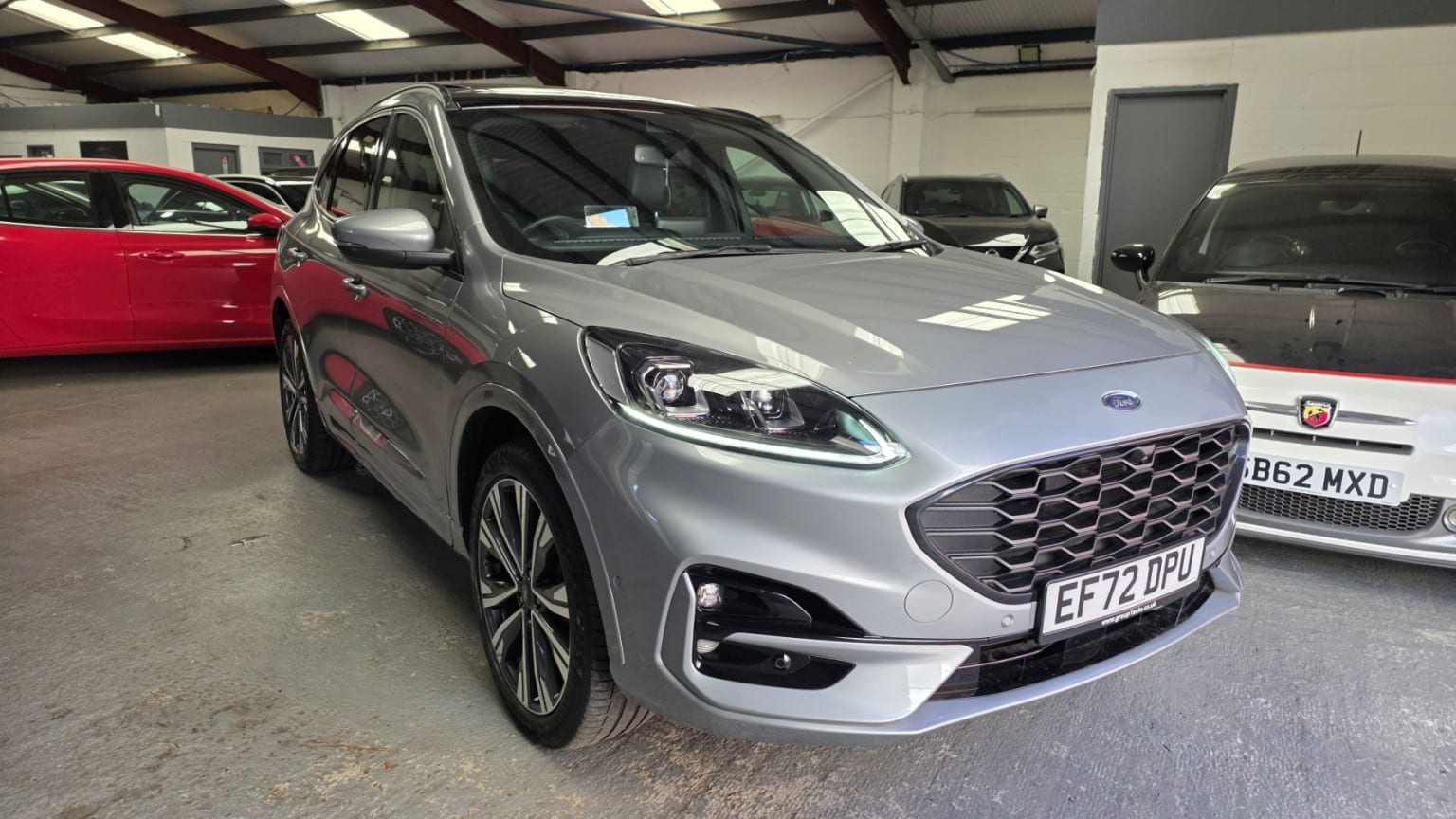 Ford Kuga - image 1 of 20