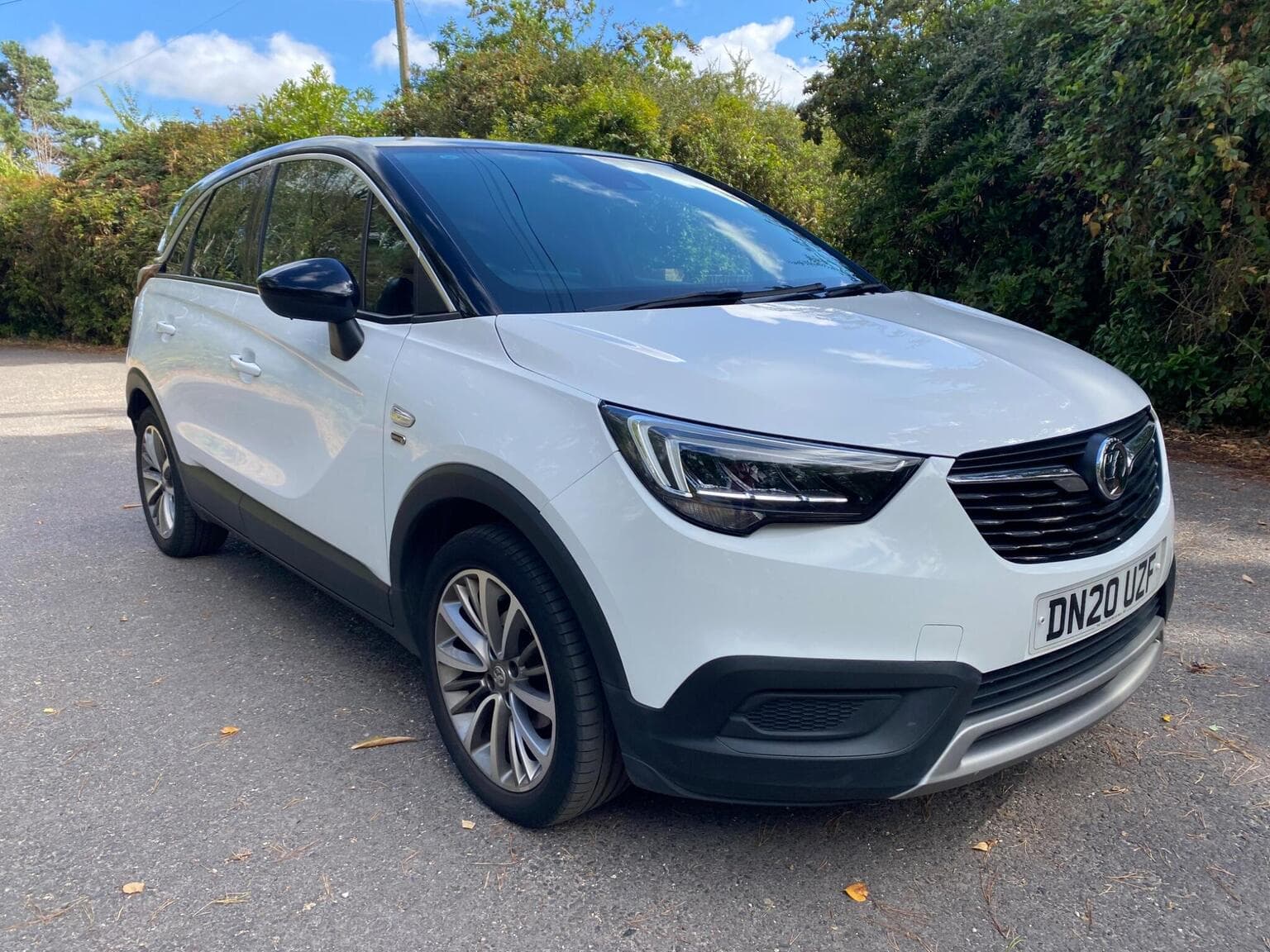 Vauxhall Crossland X - image 1 of 34