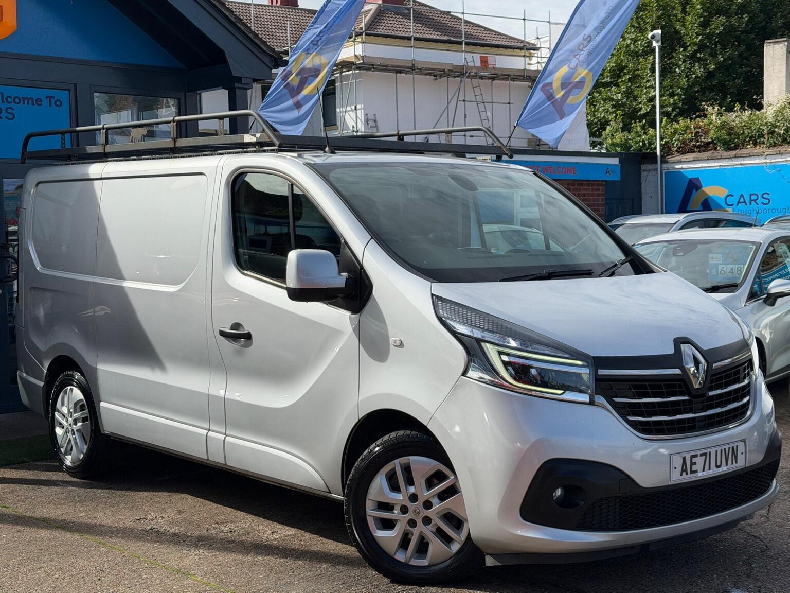 Renault Trafic - image 1 of 71