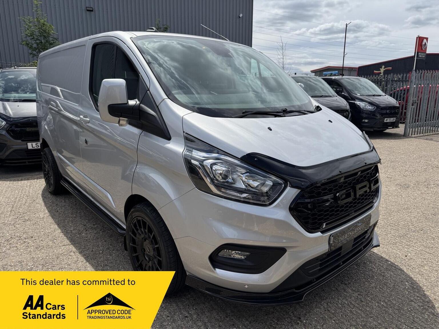 Ford Transit Custom - image 1 of 30
